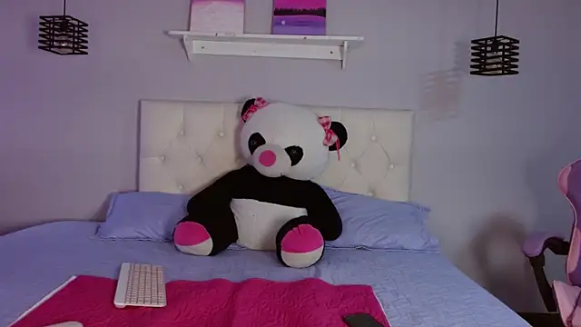 Snapshot of VelvetRosss chatting on February 25, 6:39 pm VelvetRosss online show from February 25, 6:39 pm