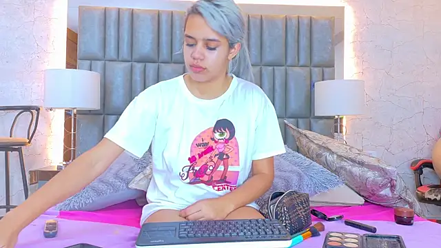 AlanaHouston online show from April 10, 4:50 am