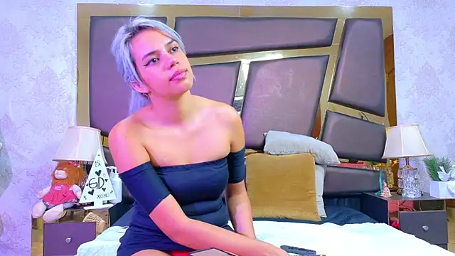 AlanaHouston online show from April 11, 4:39 am