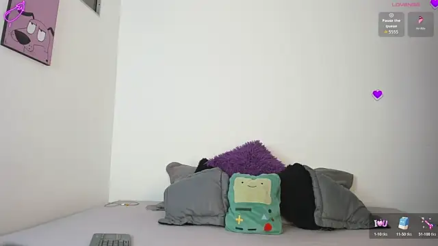 Snapshot of Cherry_violeta chatting on February 19, 1:51 pm Cherry violeta online show from February 19, 1:51 pm