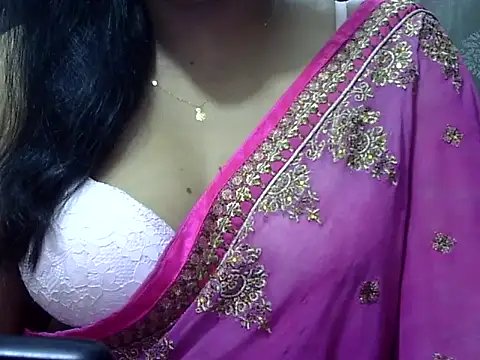 Snapshot of SumaiyaSultana chatting on July 9, 4:33 pm SumaiyaSultana online show from July 9, 4:33 pm