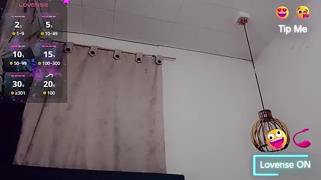 Snapshot of Karol_Vanessa__ chatting on February 17, 3:25 am Karol Vanessa online show from February 17, 3:25 am