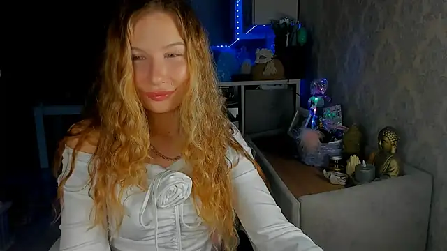 Snapshot of Marcellis_Charm chatting on February 5, 8:13 pm Marcellis Charm online show from February 5, 8:13 pm