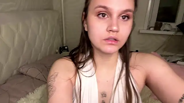 Snapshot of Barbie_Charm_ chatting on February 4, 4:07 am Barbie Charm online show from February 4, 4:07 am