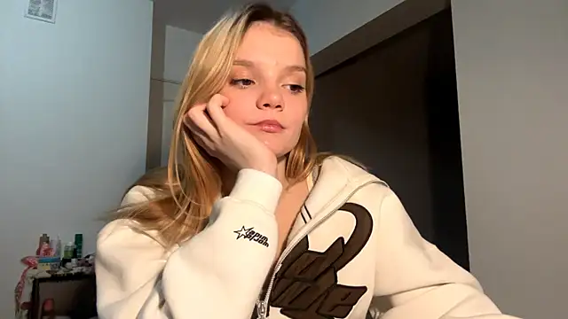 Tiffany Muse online show from February 12, 11:00 pm