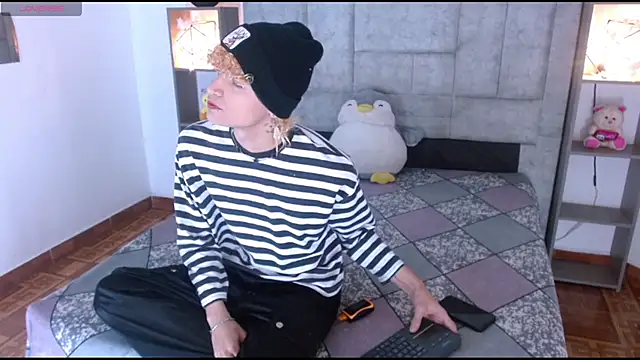 lucke collins22 online show from February 7, 7:01 am