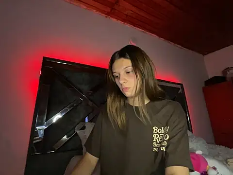 Snapshot of alison_parkerr26 chatting on February 8, 3:10 am alison parkerr26 online show from February 8, 3:10 am