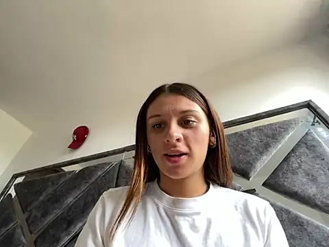 Snapshot of alison_parkerr26 chatting on February 20, 7:14 pm alison parkerr26 online show from February 20, 7:14 pm