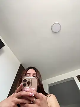 Snapshot of alison_parkerr26 chatting on February 21, 7:15 pm alison parkerr26 online show from February 21, 7:15 pm