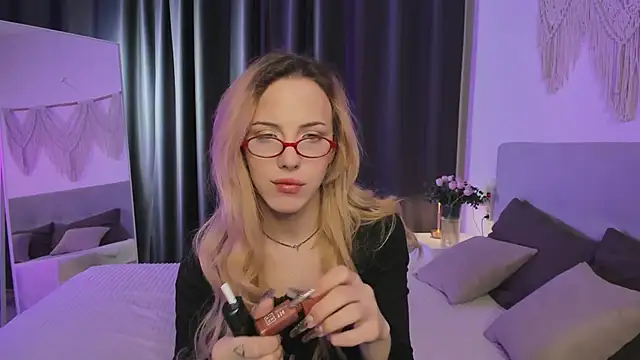 Snapshot of Tiffany__King chatting on April 30, 6:53 am Tiffany King online show from April 30, 6:53 am