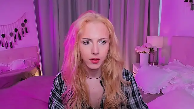 Snapshot of Tiffany__King chatting on May 17, 5:38 am Tiffany King online show from May 17, 5:38 am