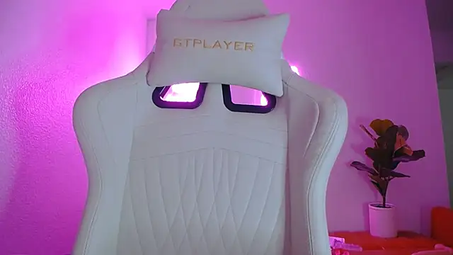 groovynights online show from February 10, 6:42 am