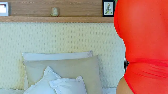 VioletBloomm online show from March 19, 11:47 am