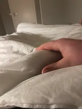 Snapshot of siisidjfjfjdj chatting on February 28, 5:41 am siisidjfjfjdj online show from February 28, 5:41 am