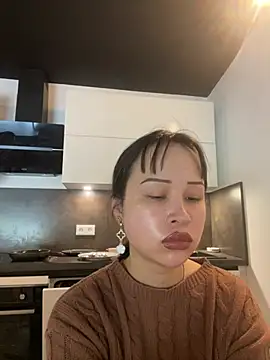 Just-Lilly online show from May 24, 4:01 pm