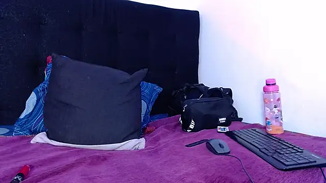 foxxy and lion online show from March 5, 4:36 pm