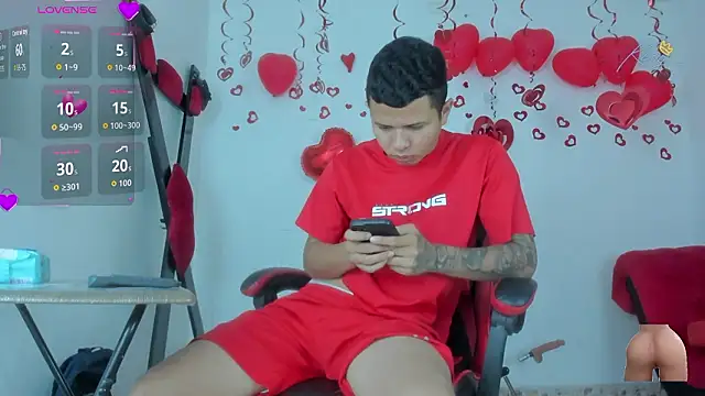 Snapshot of Steven_and_Camilo18 chatting on February 20, 11:43 am Steven and Camilo18 online show from February 20, 11:43 am