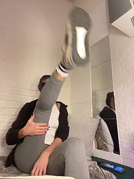 Snapshot of IRISKOSU chatting on February 1, 3:21 pm IRISKOSU online show from February 1, 3:21 pm