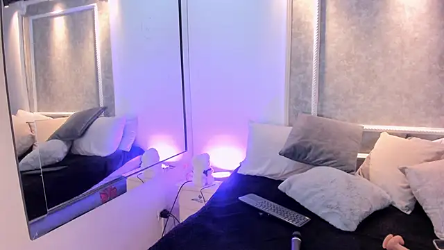 Snapshot of celestesun23 chatting on February 28, 1:23 pm celestesun23 online show from February 28, 1:23 pm