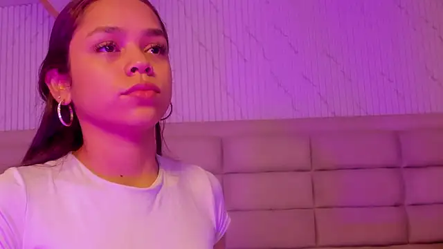 Snapshot of CarolineFyre chatting on February 27, 12:49 pm CarolineFyre online show from February 27, 12:49 pm