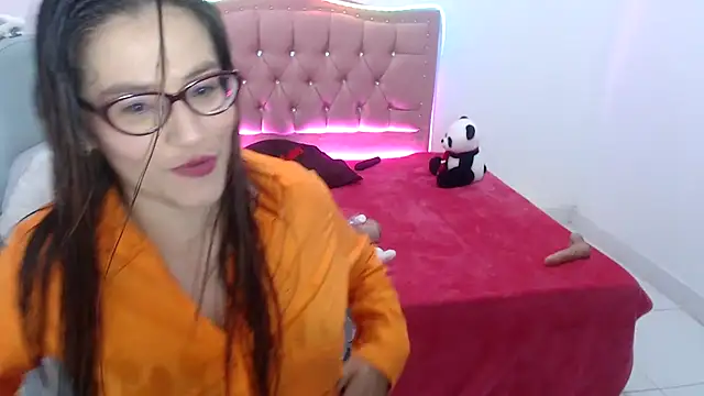 snowhot-69 online show from March 28, 12:43 am