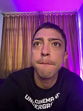 Snapshot of SavageBond_ chatting on February 7, 9:51 pm SavageBond online show from February 7, 9:51 pm