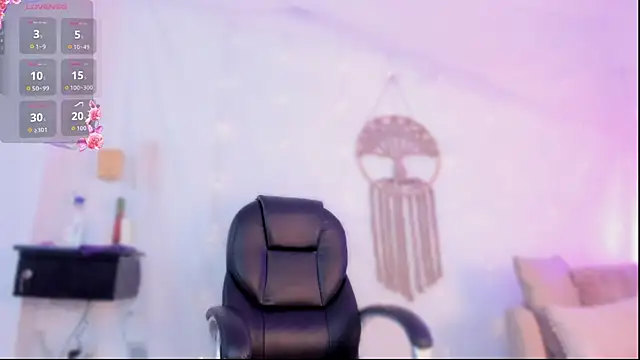 Snapshot of paulina_soul chatting on February 9, 3:38 pm paulina soul online show from February 9, 3:38 pm