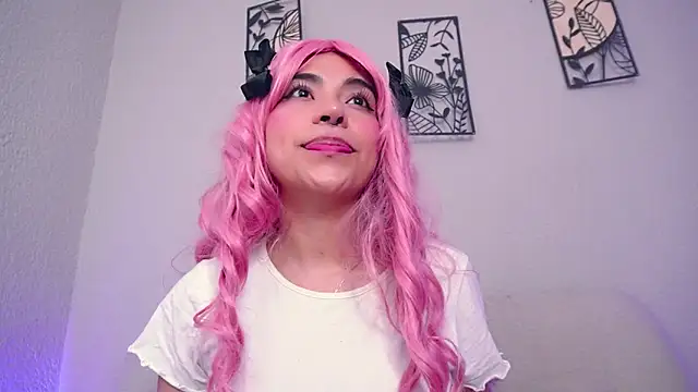 Snapshot of loveegirll1 chatting on March 1, 3:19 am loveegirll1 online show from March 1, 3:19 am