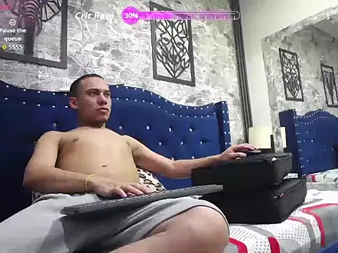 Snapshot of fuck_boy17 chatting on February 12, 3:01 am fuck boy17 online show from February 12, 3:01 am