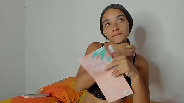 Snapshot of Lilith_pink29 chatting on February 4, 3:45 am Lilith pink29 online show from February 4, 3:45 am