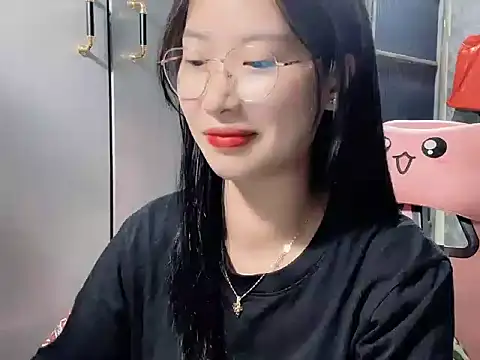 Snapshot of Linne6789 chatting on March 1, 3:03 pm Linne6789 online show from March 1, 3:03 pm