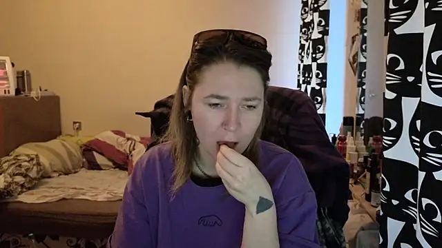 Snapshot of Ozalin_ chatting on February 3, 7:13 am Ozalin online show from February 3, 7:13 am