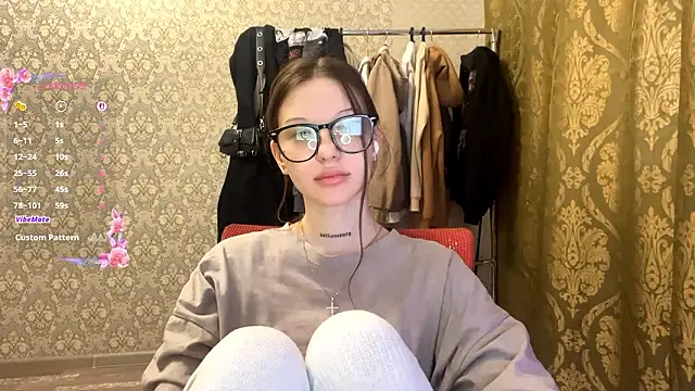 Snapshot of LumPetal chatting on February 12, 5:24 am LumPetal online show from February 12, 5:24 am