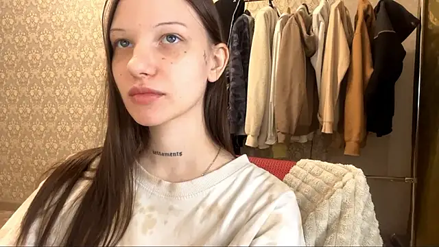 Snapshot of LumPetal chatting on February 15, 7:51 am LumPetal online show from February 15, 7:51 am