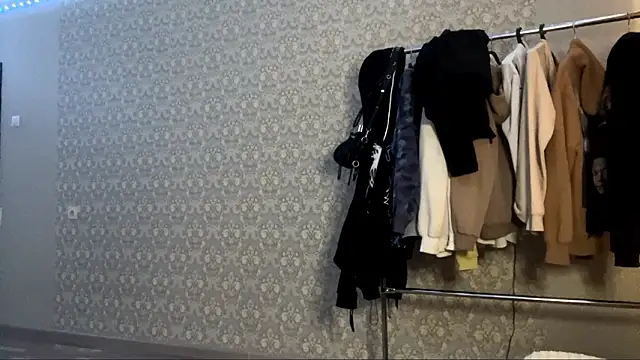 Snapshot of LumPetal chatting on February 17, 4:53 am LumPetal online show from February 17, 4:53 am