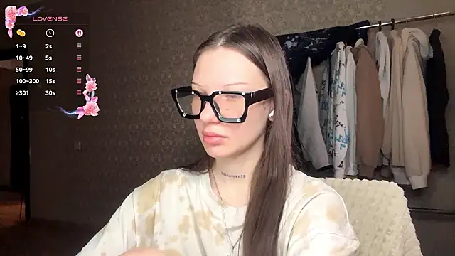 Snapshot of LumPetal chatting on February 25, 5:28 am LumPetal online show from February 25, 5:28 am