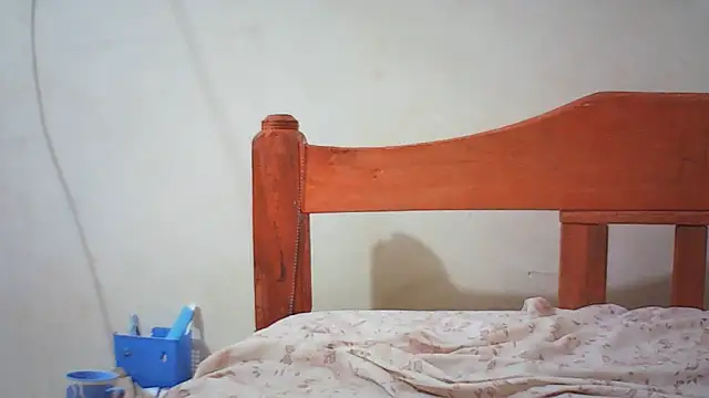 Snapshot of DontTellYourWife chatting on February 22, 12:34 am DontTellYourWife online show from February 22, 12:34 am