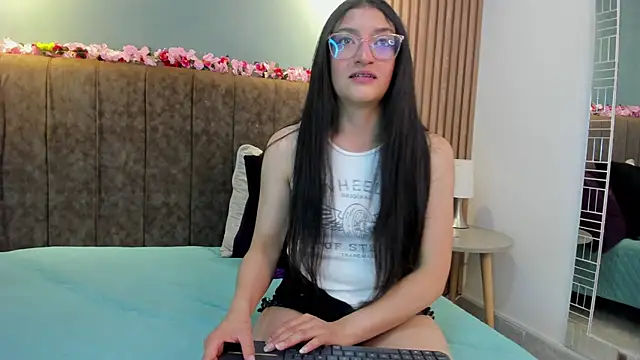 Snapshot of HannaWen_ chatting on April 24, 7:49 pm HannaWen online show from April 24, 7:49 pm