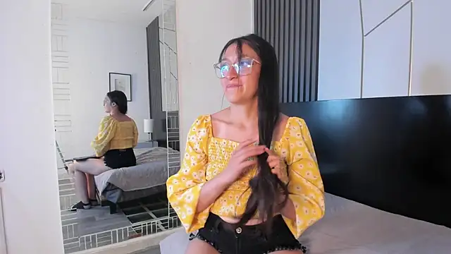 Snapshot of HannaWen_ chatting on May 3, 8:48 pm HannaWen online show from May 3, 8:48 pm