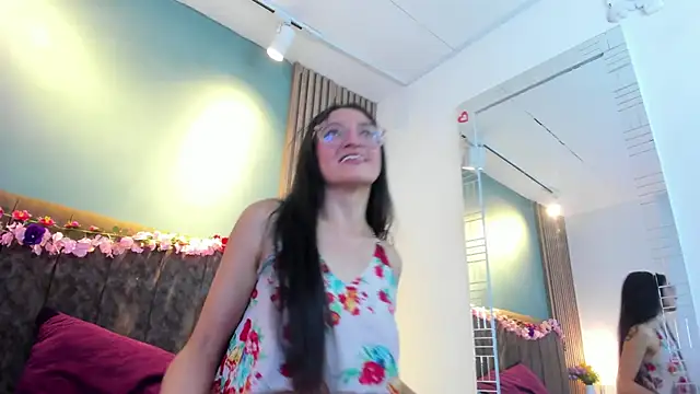 Snapshot of HannaWen_ chatting on May 27, 8:28 pm HannaWen online show from May 27, 8:28 pm