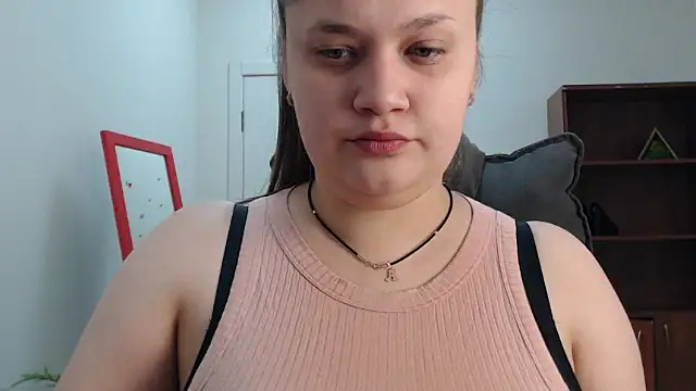 Snapshot of Maddinia chatting on February 7, 7:56 am Maddinia online show from February 7, 7:56 am