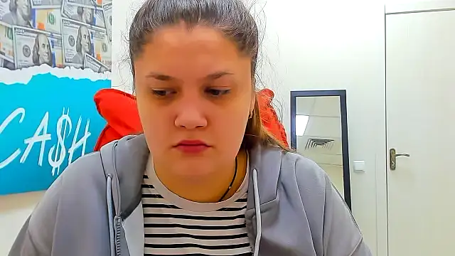 Snapshot of Maddinia chatting on February 17, 8:22 am Maddinia online show from February 17, 8:22 am