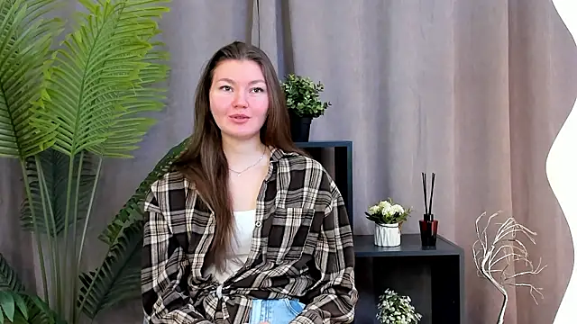 Snapshot of TobiMillinor chatting on February 4, 10:10 am TobiMillinor online show from February 4, 10:10 am