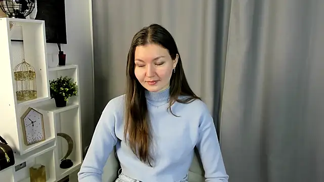 Snapshot of TobiMillinor chatting on February 5, 9:36 am TobiMillinor online show from February 5, 9:36 am