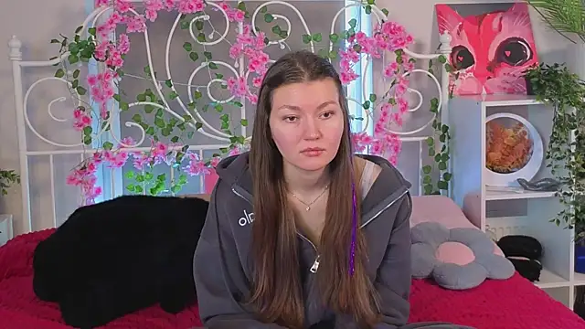 Snapshot of TobiMillinor chatting on February 18, 7:37 am TobiMillinor online show from February 18, 7:37 am