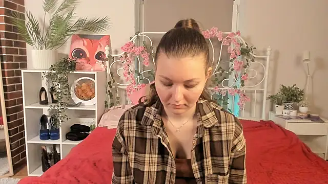 Snapshot of TobiMillinor chatting on February 22, 8:18 pm TobiMillinor online show from February 22, 8:18 pm