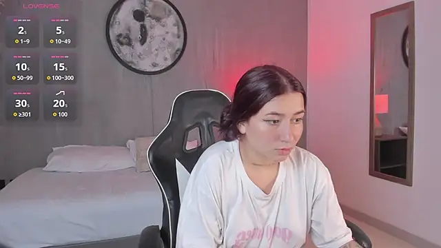 charlottee27  online show from March 1, 7:54 am