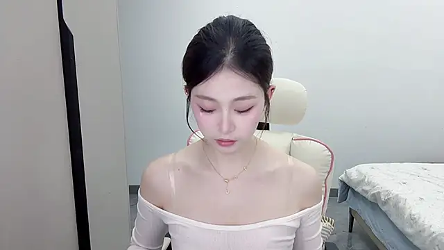 DYyyyyy-- online show from February 1, 12:04 pm