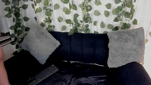 Snapshot of chloe_petite2 chatting on May 2, 7:08 pm chloe petite2 online show from May 2, 7:08 pm