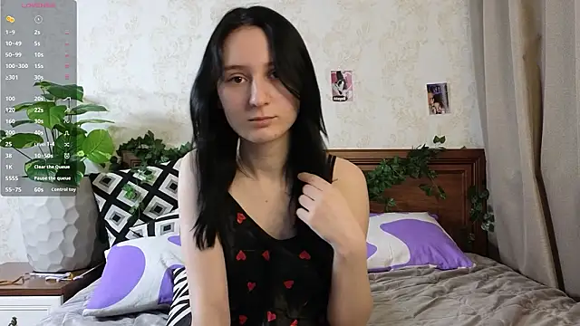 Snapshot of AuburnConfetti chatting on February 6, 6:11 pm AuburnConfetti online show from February 6, 6:11 pm